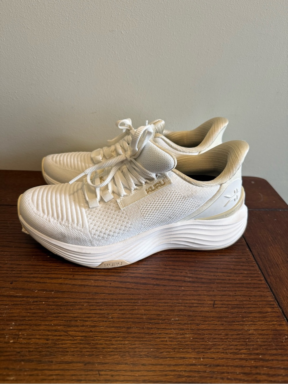 KURU Atom 2 Women's White Athletic Walking Sneakers 7.5 - Picture 2 of 7